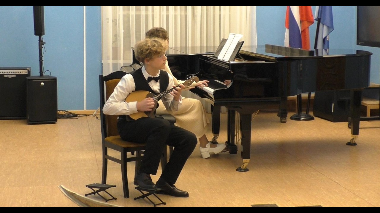 Буслович Ярослав. В.А. Моцарт Сонатина Соль мажор III ч. К 564.,Е.Дербенко 