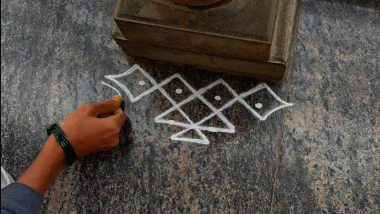 2 simple Tulasi katte rangoli designs ✨ side borders#rangoli 