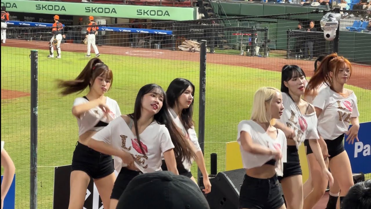 250822 樂天女孩 火辣中場舞！