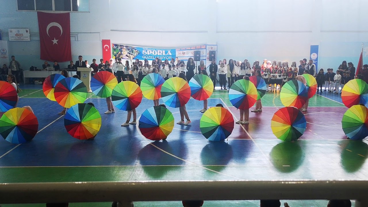23 Nisan Şemsiye Gösterisi Silvan Profilo Ortaokulu