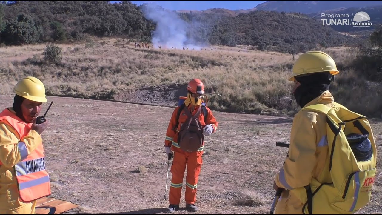 Firefighters in the Tunari Mountain Range