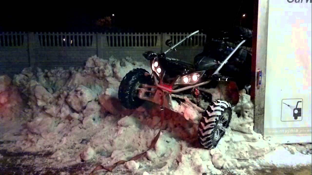 Ford Explorer pulling Buggy