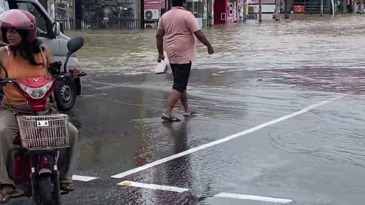 Ja-Ela town is flooded#srilanka #flood #Ditwa #news #asangawithnisha #badweather 