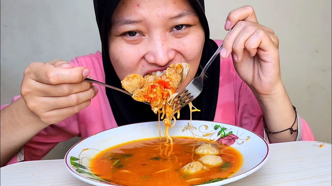 Mukbang bakso mercon