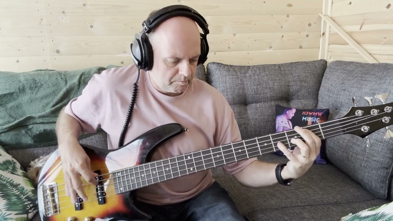 Ozzy Osbourne - Crazy Train (bass cover)