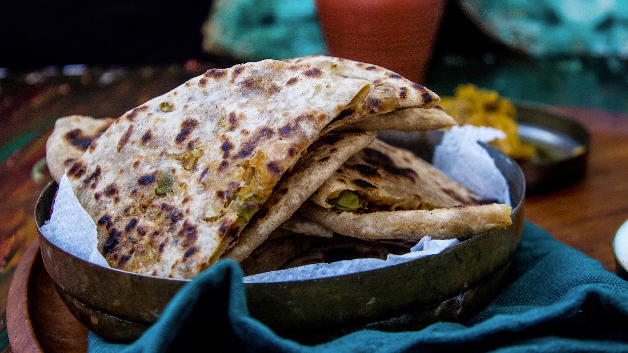 How to Make Cabbage Peas Stuffed Paratha | पत्ता गोभी का पराठा | Patta Gobi Ka Paratha