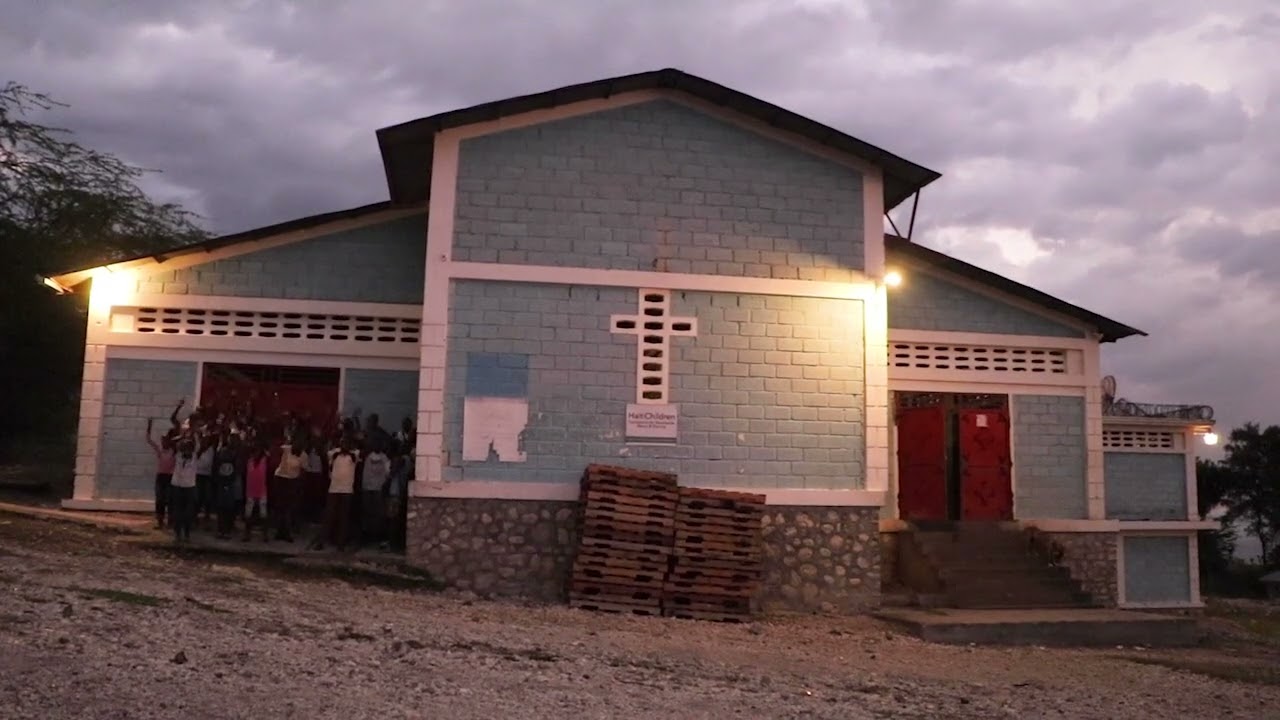 HaitiChildren Kids See Solar Lights For The First Time.