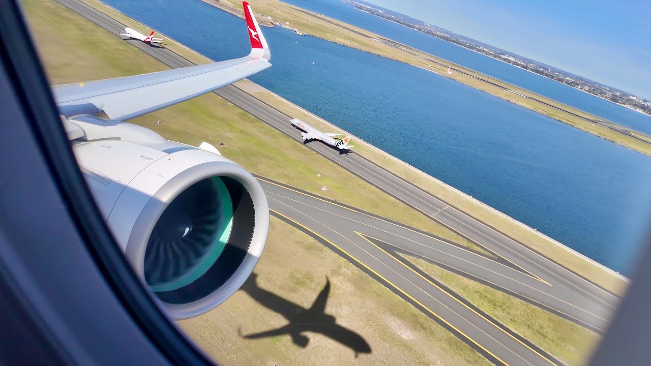Qantas Airbus A321XLR full takeoff from Sydney - first flight.