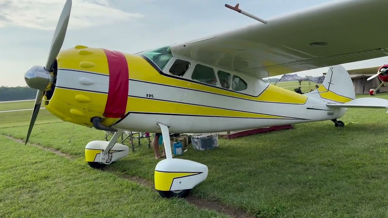CESSNA 195: ПРОГУЛКА ПО САМОЛЕТАМ Cessna НА ВЫСТАВКЕ OSHKOSH 2025