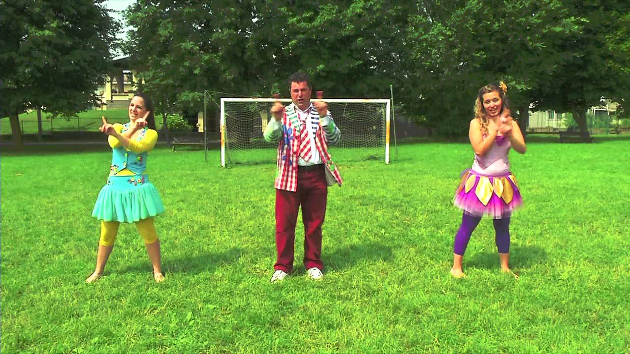 TUTTI NEL PALLONE | Balla con noi la baby dance | Canzoni per bambini | Il ballo del calcio