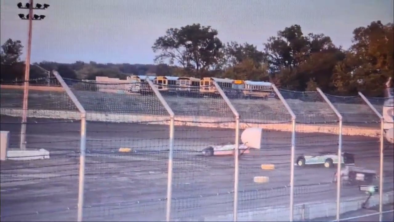 First time in a late model. 2yrs ago. Old mastersbuilt smackdown chassis. #racing #automobile #cars 