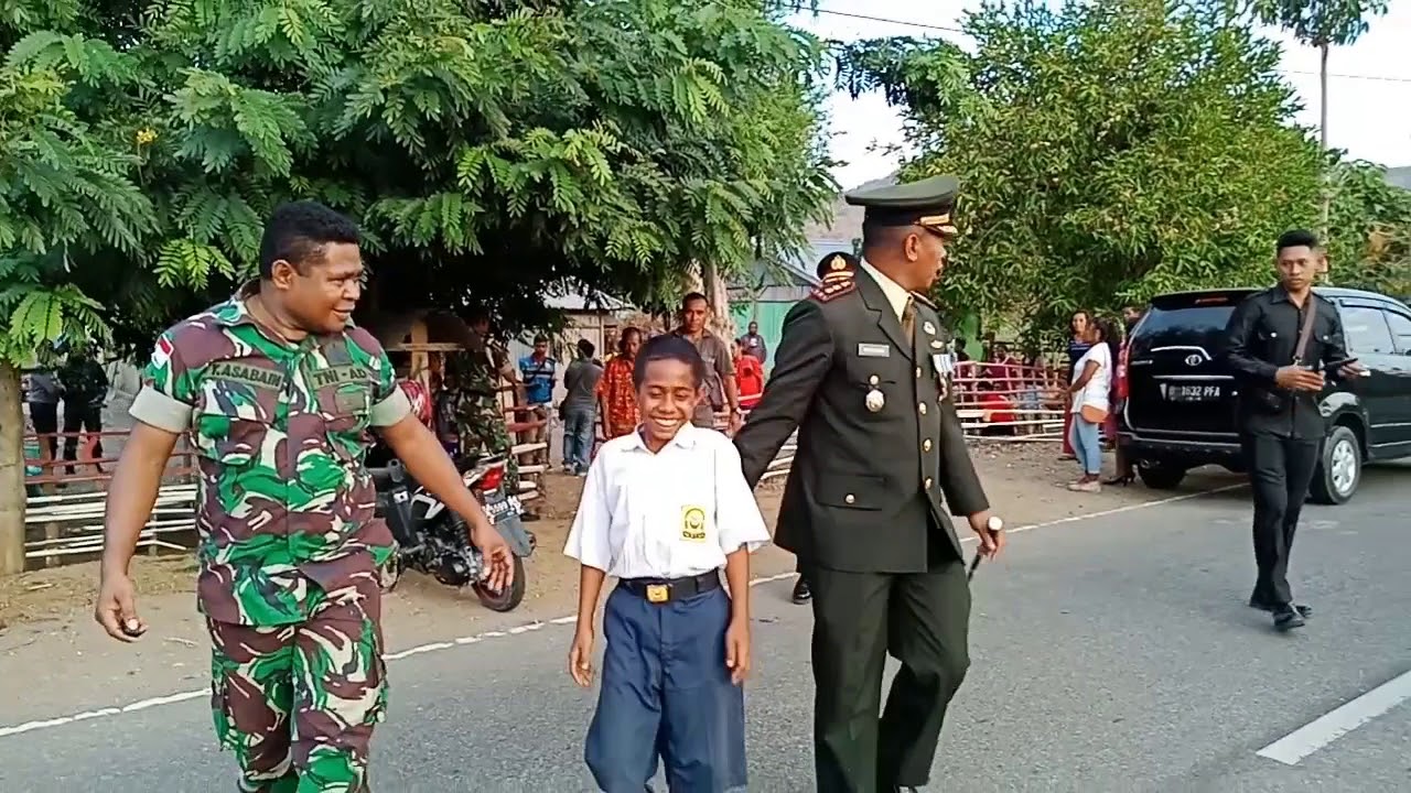Kunjungan Dandim 1605/Belu Dan Kapolres Belu Ke Rumah Joni Siswa SMPN Silawan Atas Aksi Heroiknya