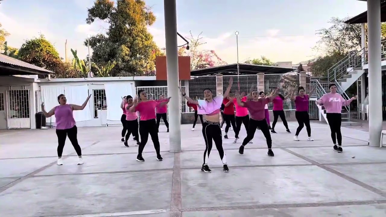 CHIQUILLA / KUMBIA KINGS / ZUMBA / BAILEFIT / ZUMBA CON BARBARA HERRÁN