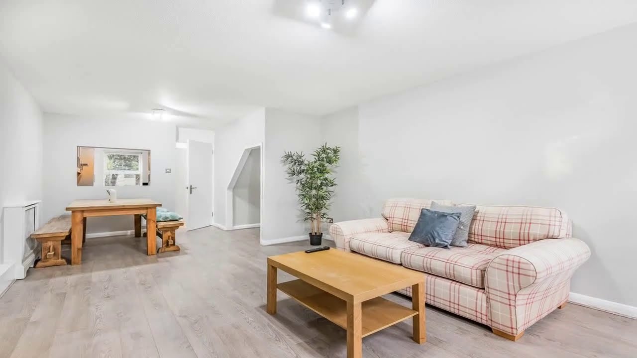 Holm Oak Close, Putney SW15