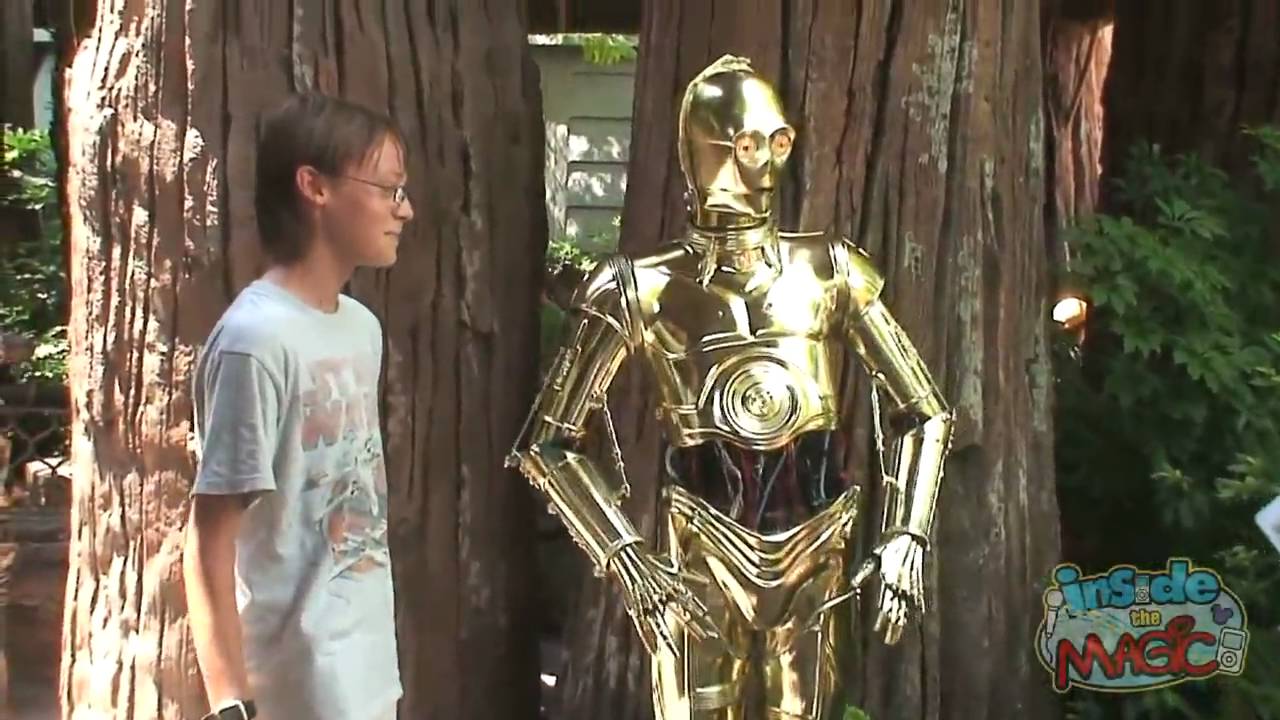 C3PO talks with guests during Star Wars Weekends 2010 at Disney's Hollywood Studios