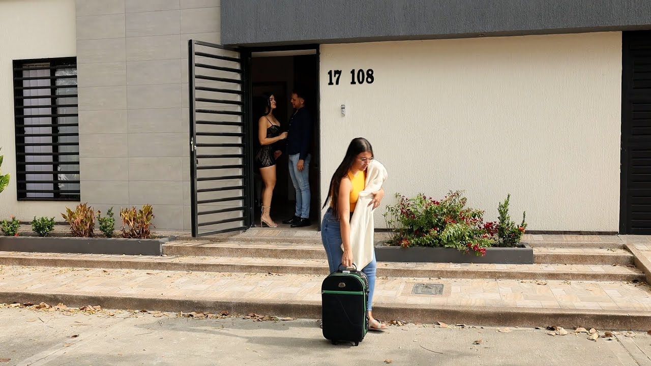 Hecho a su hermana de la casa por esta razón, y la vida le dio una lección. 💔Relatos y Confesiones💔