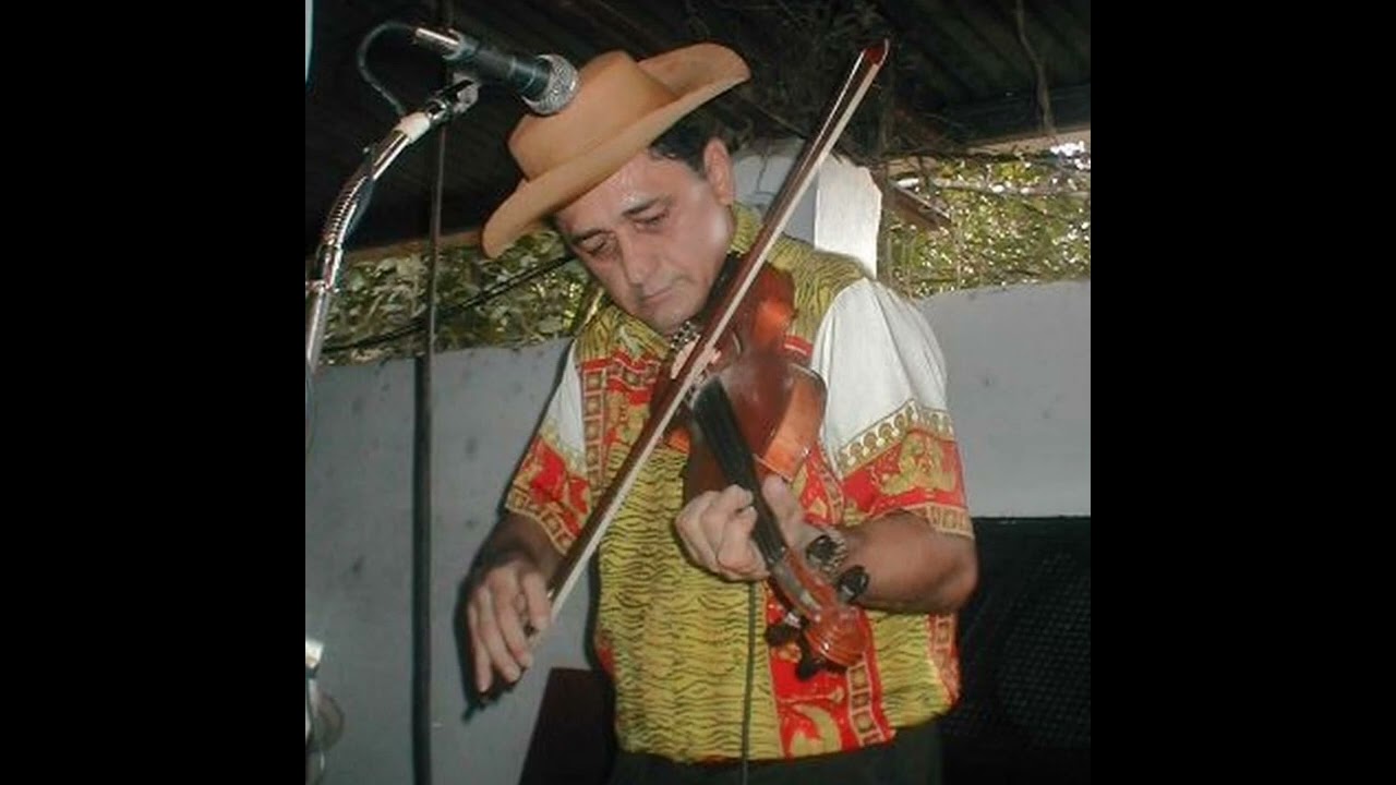 Alfredo Escudero - La Tierra Que Jala ( En Vivo).