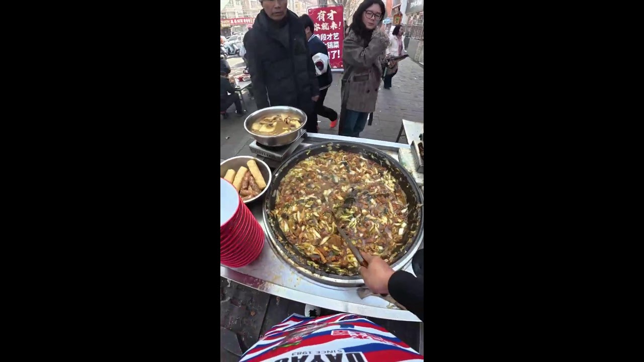 POV Selling | Hot Dish Distribution & Customer Interaction | Real-Time Vendor Rhythm