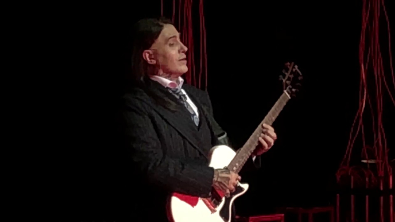 Erwin Schrott - Vous qui faites l'endormie (from Gounod's Faust)