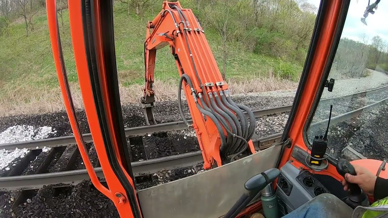 Cribbing Ties on Curve 25 - How I Dig Out between the Ties