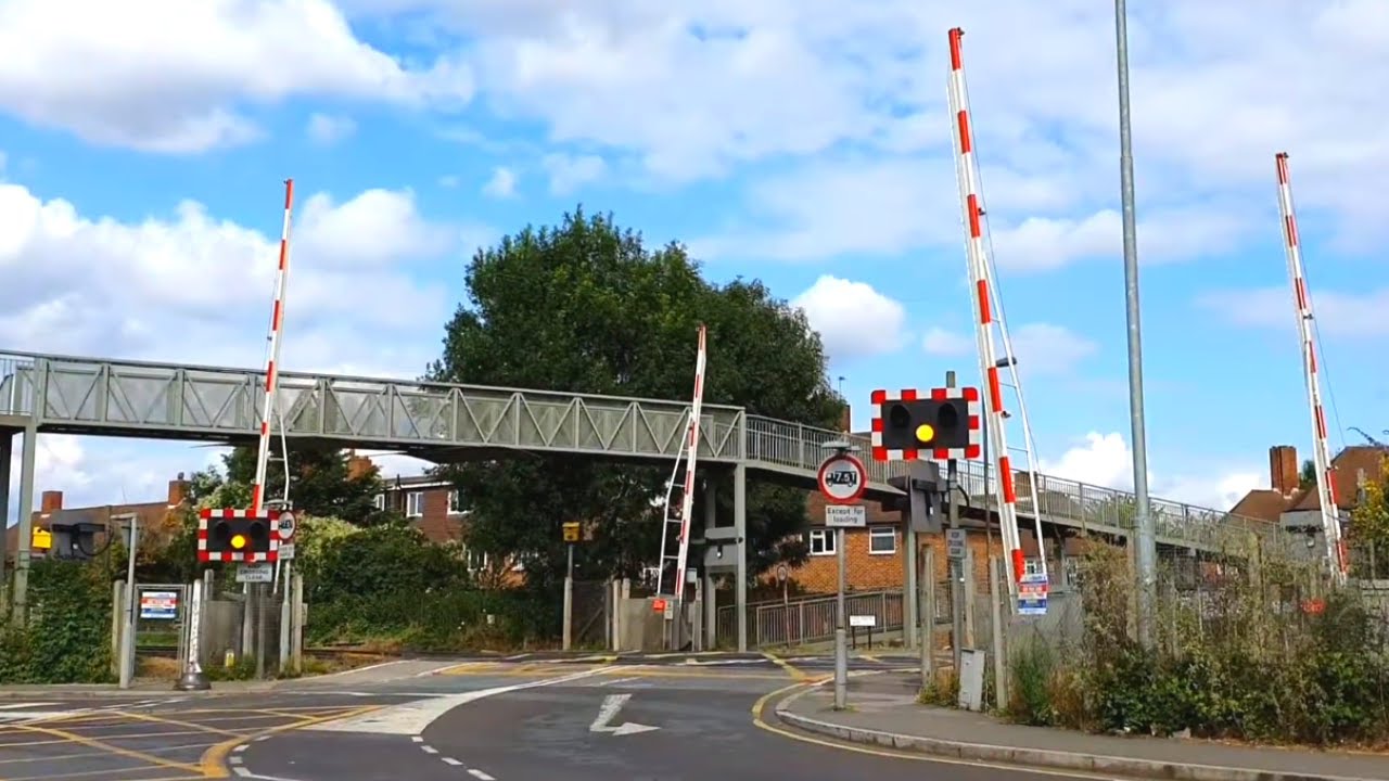 Consecutive Closure at West Barnes Level Crossing, London