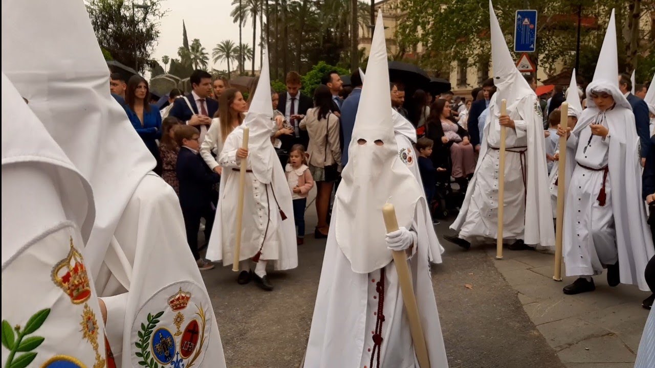SEMANA SANTA SEVILLA 2024 NAZARENOS DE LA HERMANDAD DE LA PAZ/PUERTA JEREZ @lacocinademariaycurro