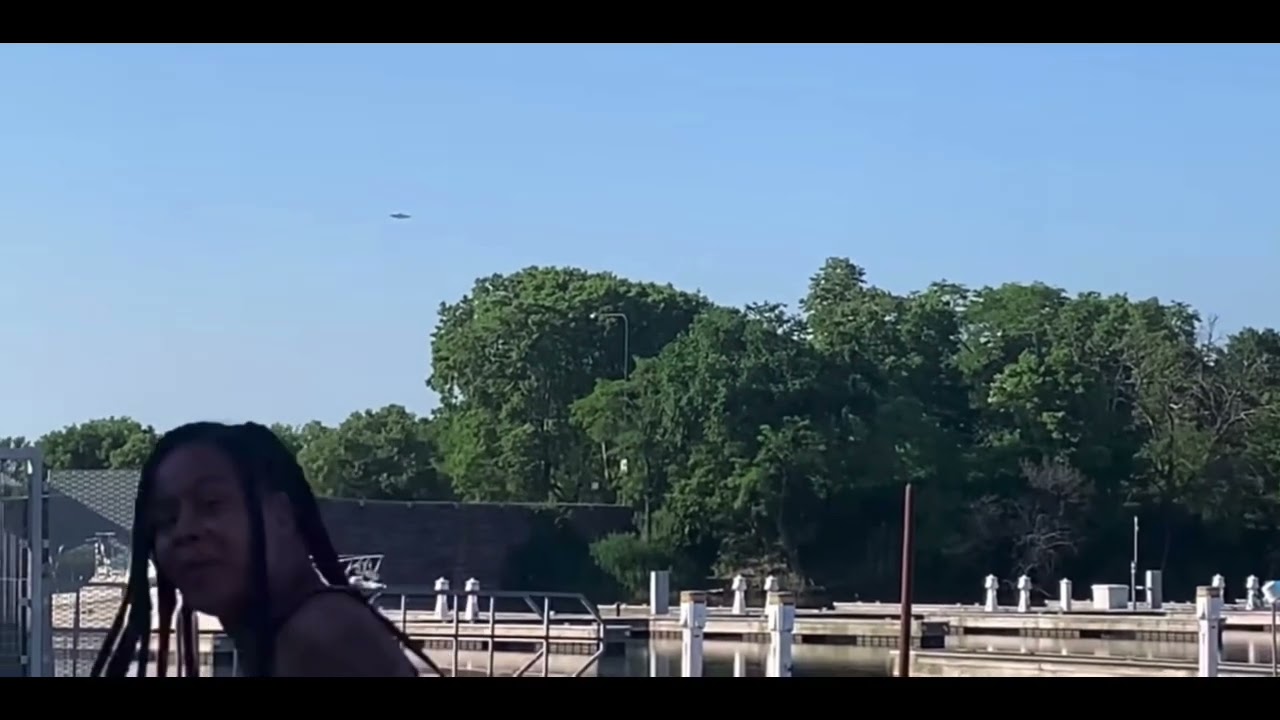UFO WITH A SPHERE OVER CHICAGO HARBOR 2021