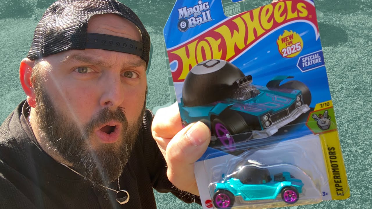Hot Wheels find : Magic 8 Ball Decidedly Go ( Teal ) Car