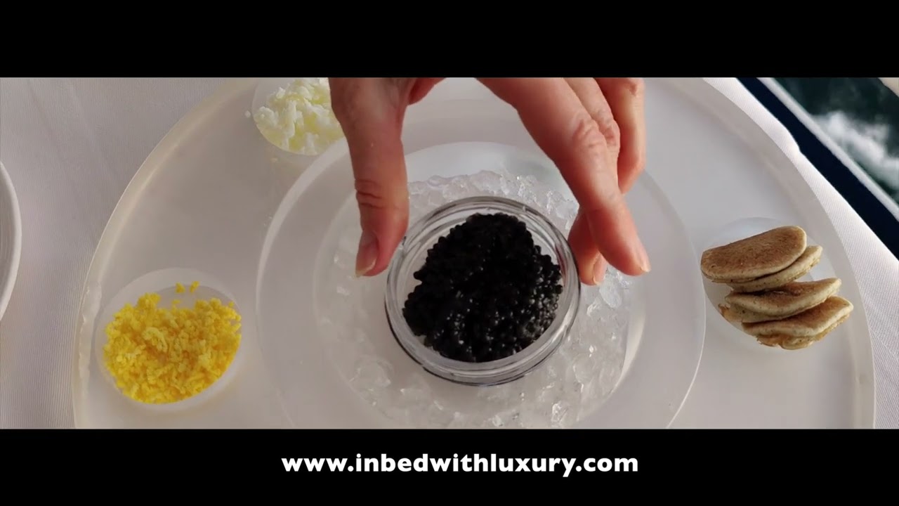 IN BED WITH LUXURY. In English. Und auch auf Deutsch.