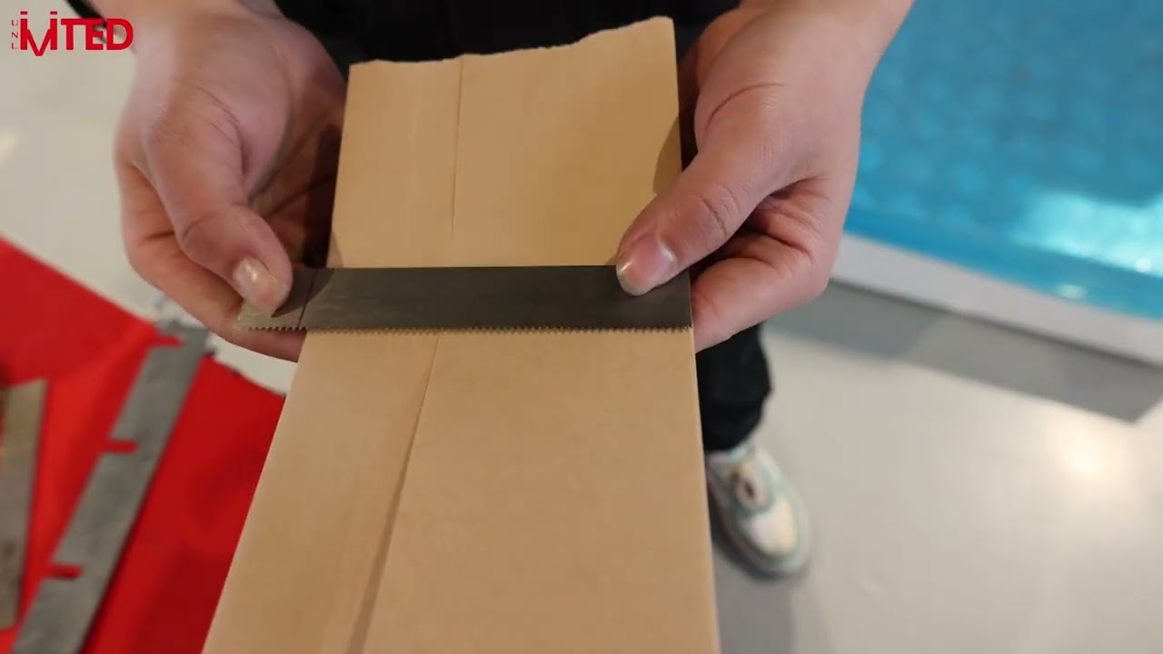 How to operate the flat bottom paper bag machine