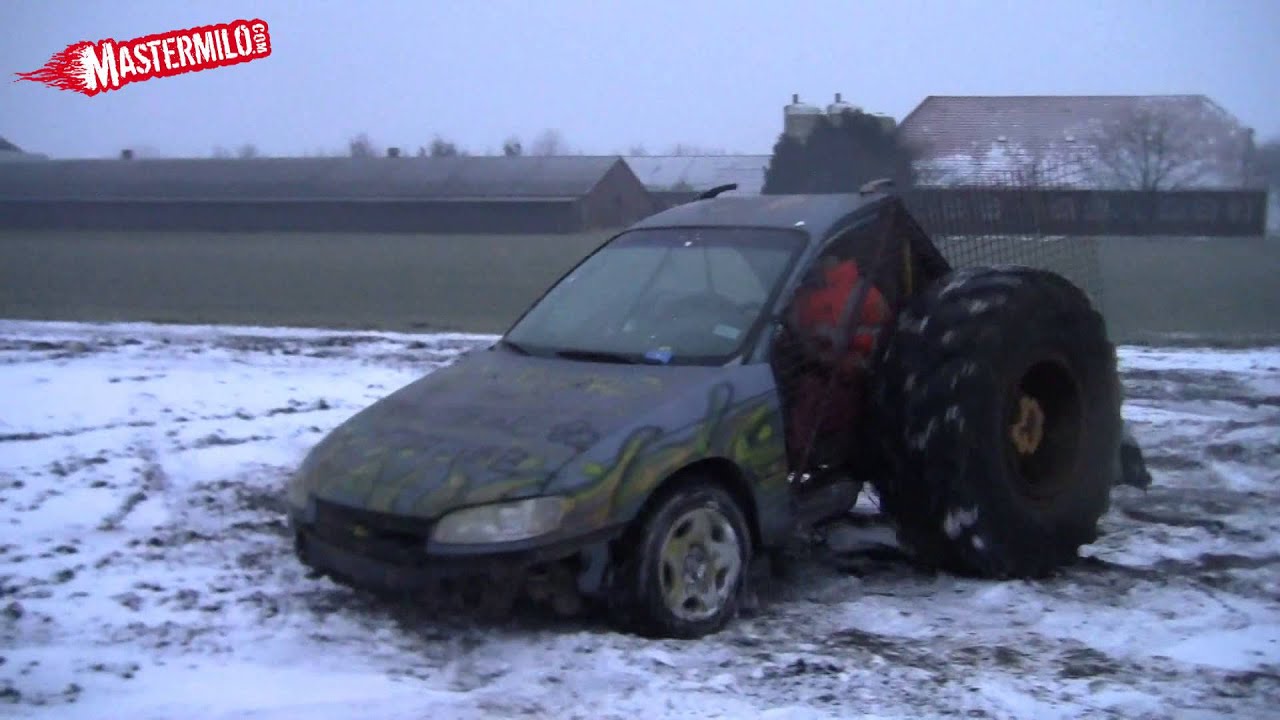 Opel Omega with loader axle drifting