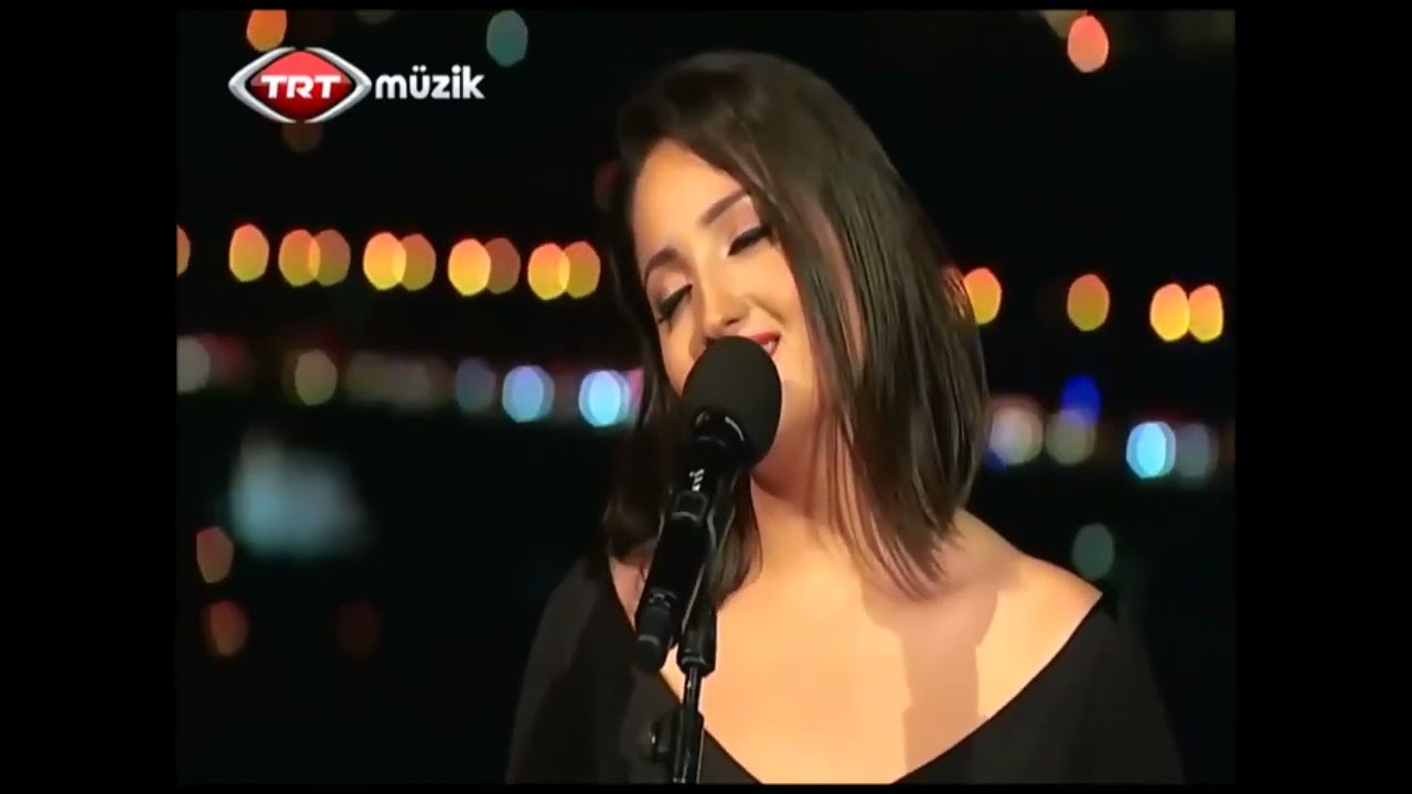 Ayışığı Grubu & Mine Geçili - Dışarda bir yaz yağmuru boş sokaklar sensiz bensiz
