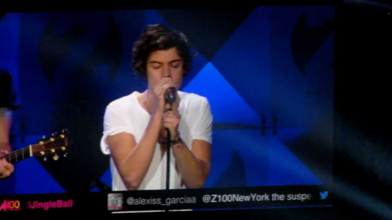 One Direction - LITTLE THINGS 12/7/12 z100's JINGLE BALL HD