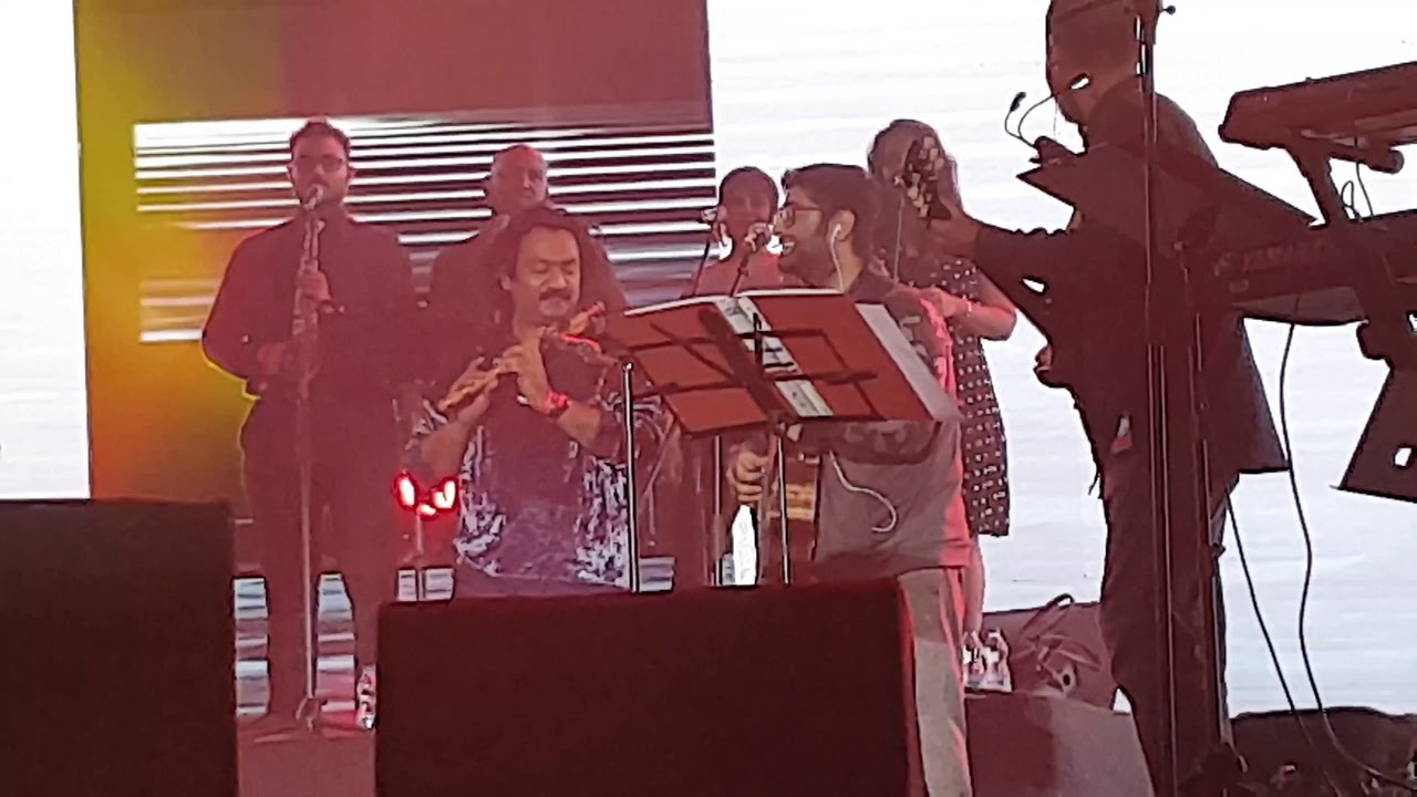 Naina - Vishal Bhradwaj Live featuring Arijit Singh