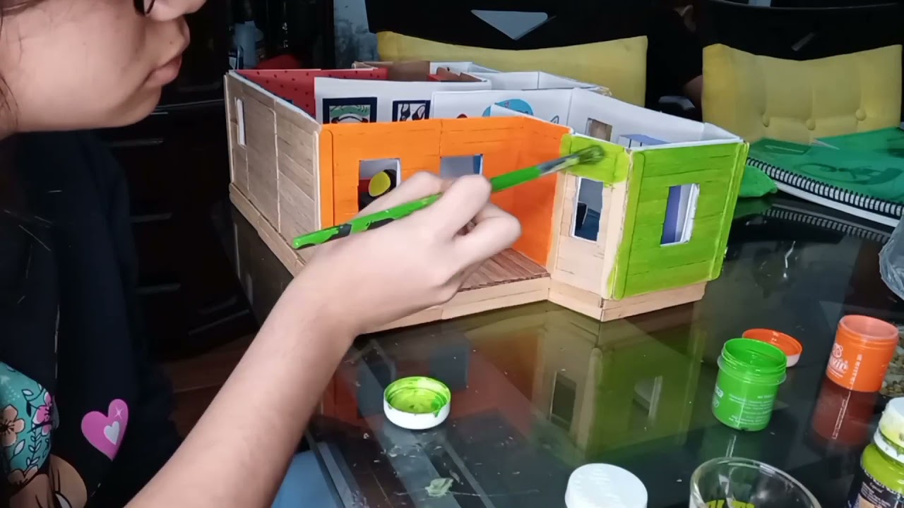 DIORAMA CASA DE UP