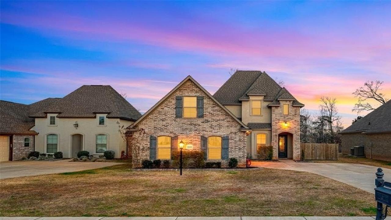 1130 Green Wood Circle, Bossier City, LA Presented by Jenni McCarty.