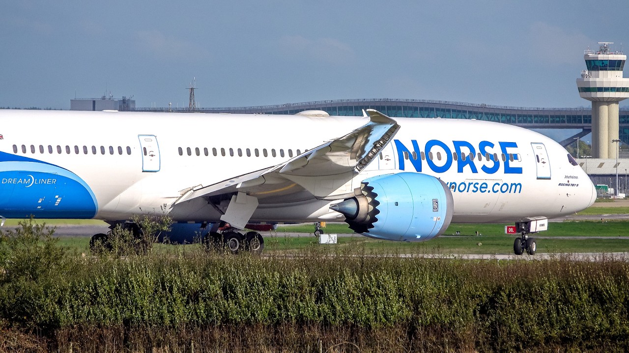 LONDON GATWICK AIRPORT | Afternoon Rush Hour | PLANE SPOTTING