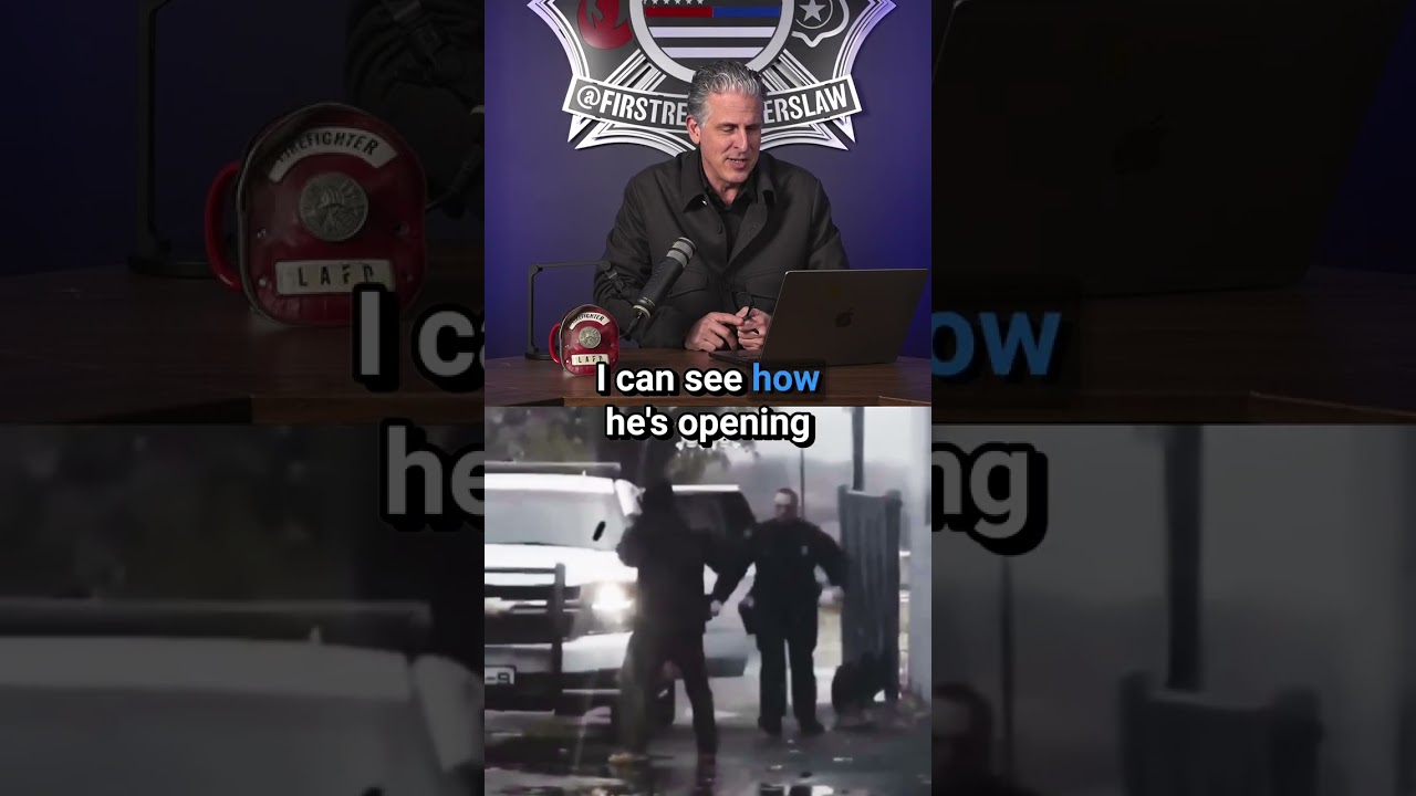 Когда служебная собака получает задание открыть дверь... 🐶🚓
