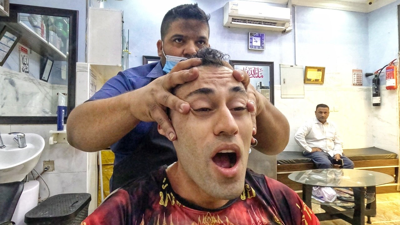 THIS GUY IS A MACHINE!! - Worlds Strongest Head Massage