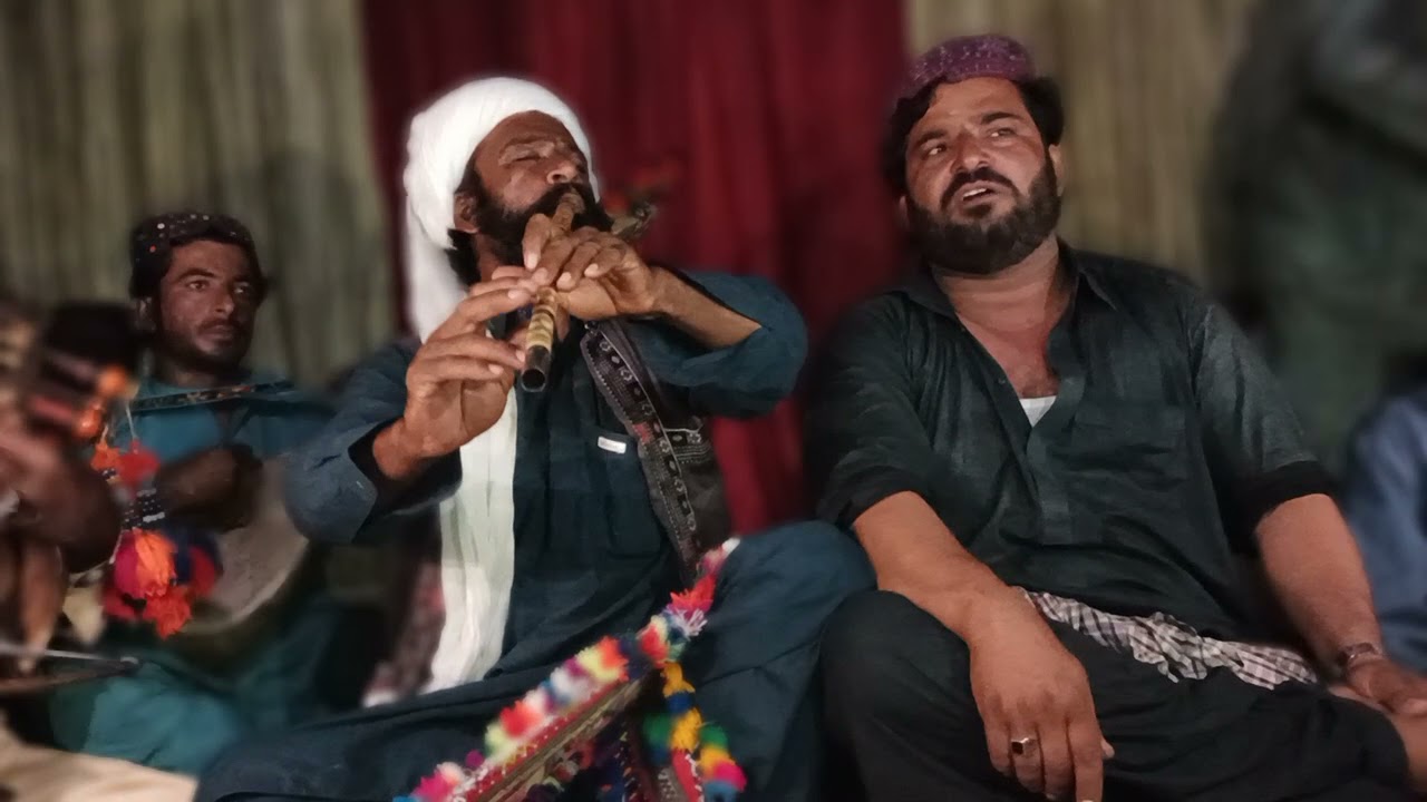 Dhalo Suri with shakiri group.