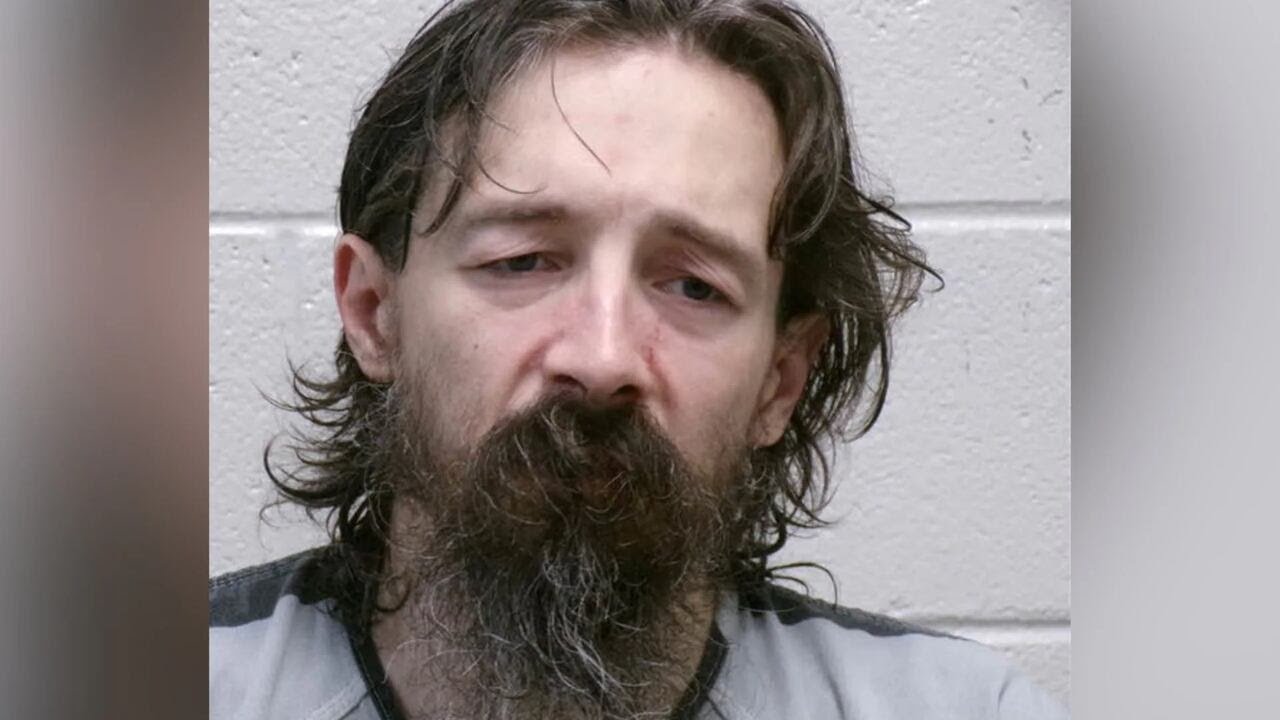 Man arrested, victim hospitalized after stabbing in WNC, officers say