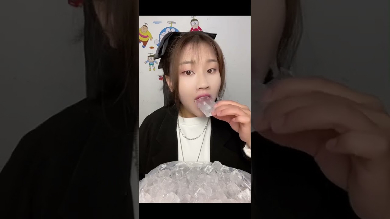 Crunchy cube ice ice eating ASMR| #asmrice #iceeating  #asmr  #lzm