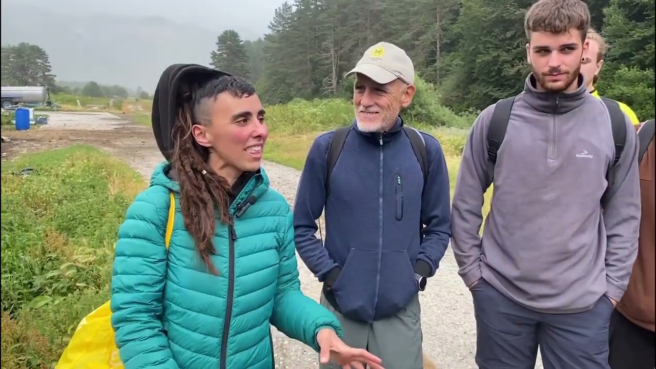 Caminamos hasta la @queseria.marengo donde la Bióloga Alba Rípodas