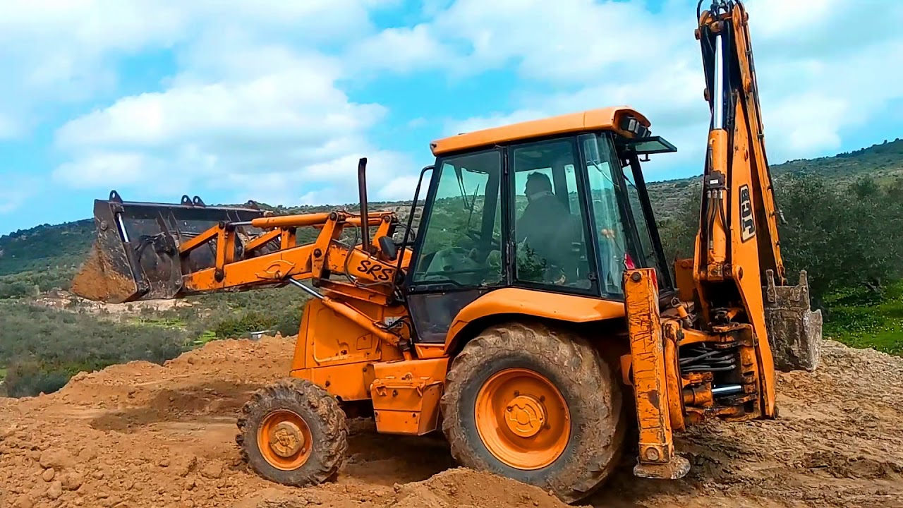 JCB 3CX LEVELED OFF SOIL