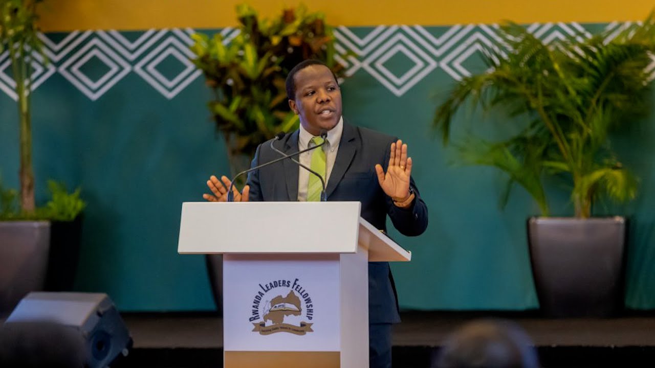 EV Bariho Lambert yasanishije ibikorwa bya Yesu n'imyitwarire ikwiye abayobozi mu Rwanda