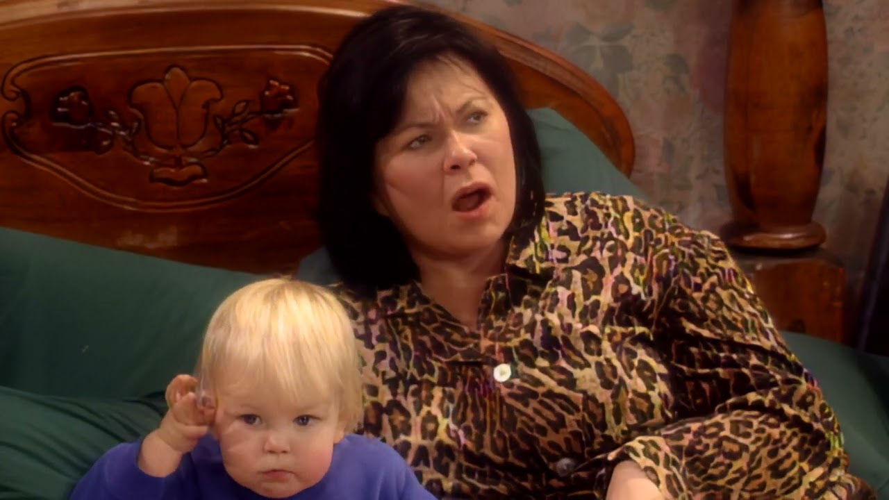 Roseanne Season 9, Episode 15 - The War Room
