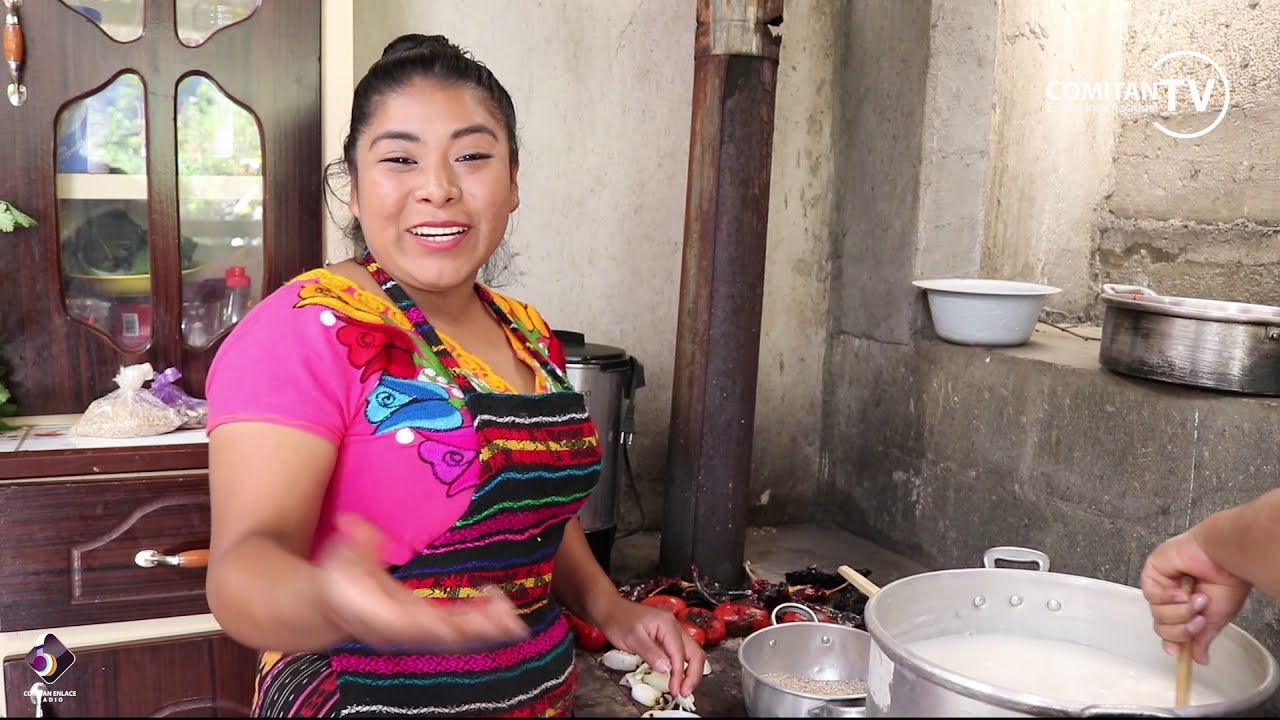 COMO PREPARAR RICOS TAMALES DE ARROZ CON CARNE DE CERDO EN GUATEMALA.