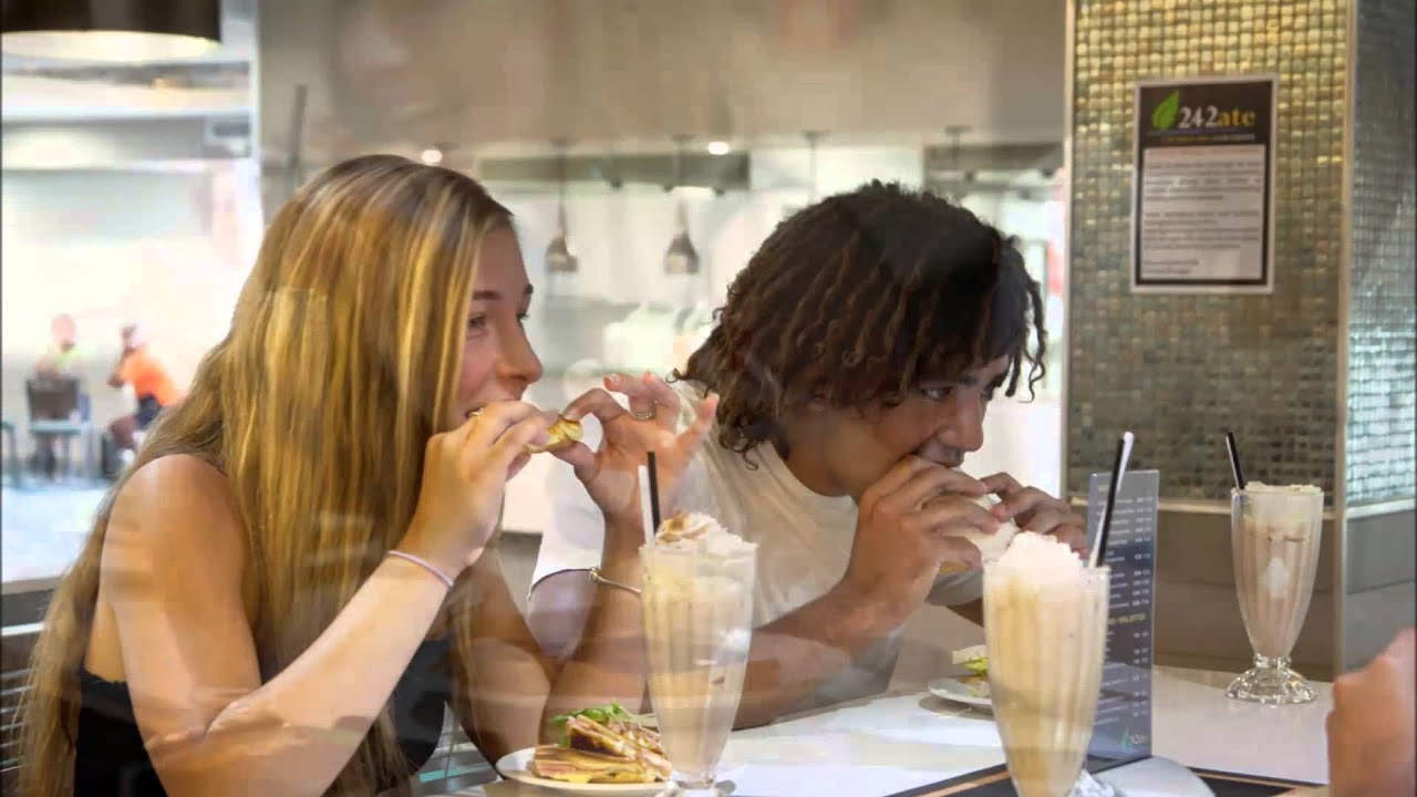 242ate Cafe Bar & Grill at Club Forster