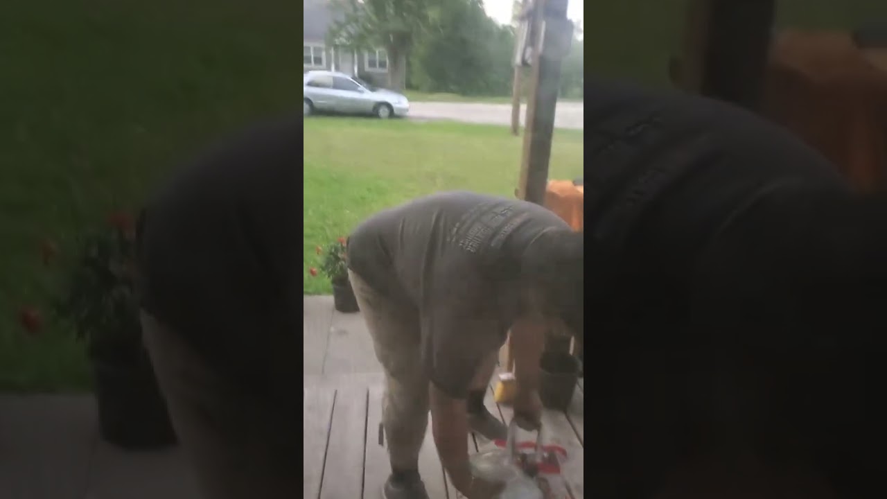 daughter v.s dad water fight 