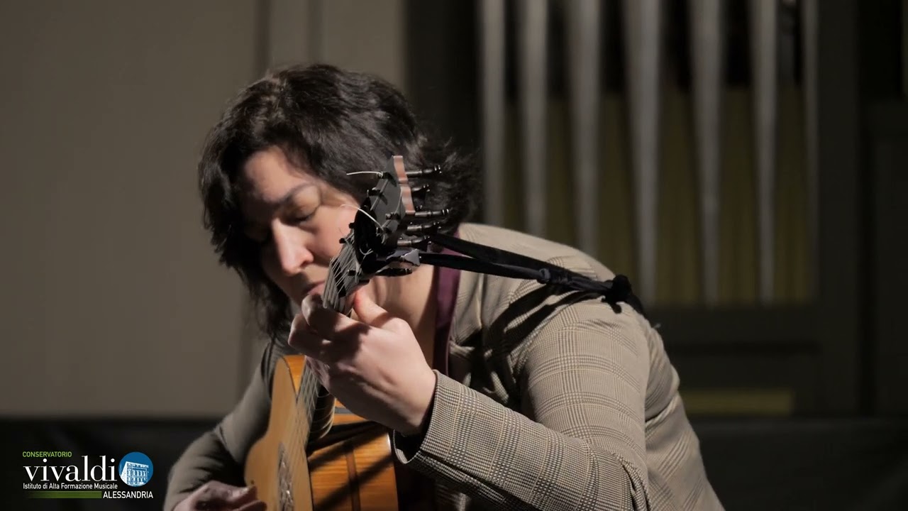 E. Mascardi, chitarra barocca - Lincoln Almada, arpa gesuita e percussioni